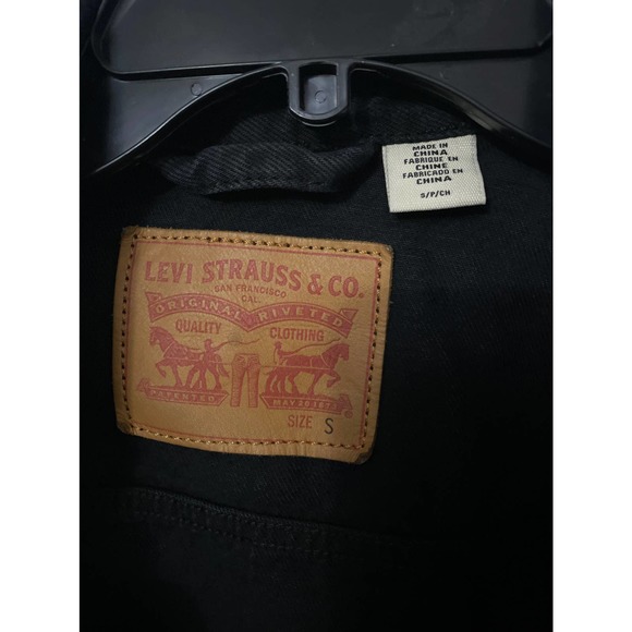 Womens distressed Levi’s jacket size small - Picture 4 of 7